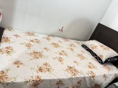 Single wooden bed 6*3ft with mattress