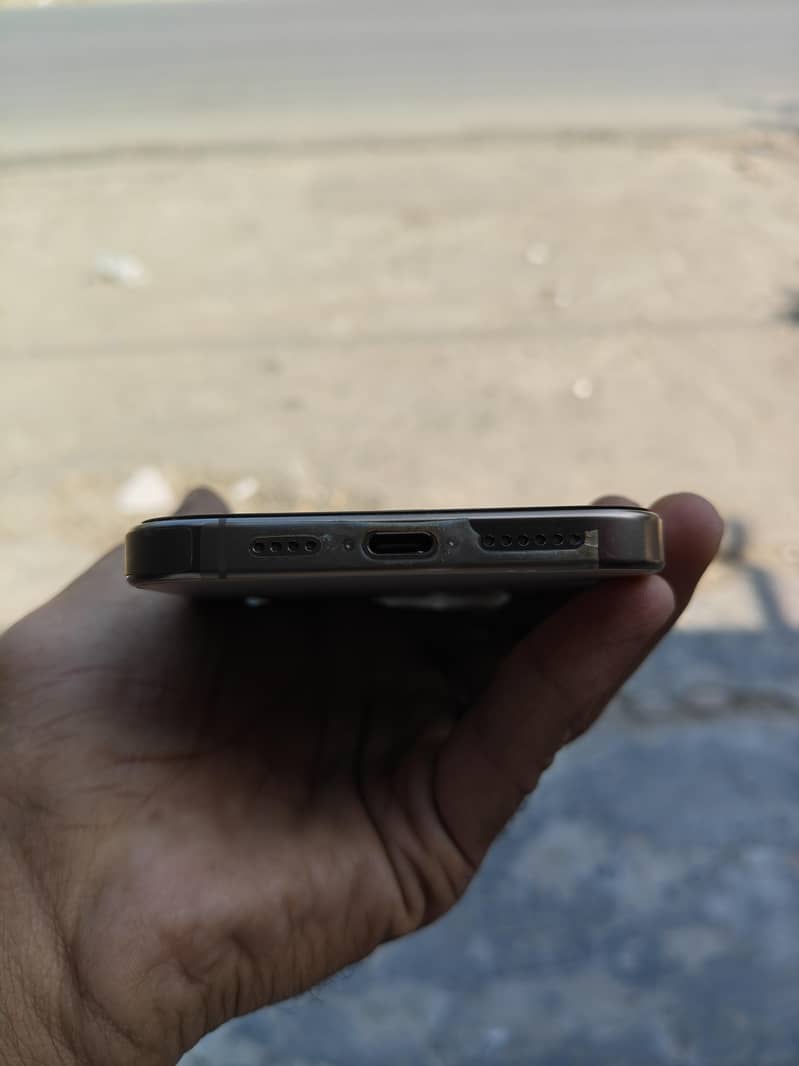 Apple iPhone 16 Pro Max 5