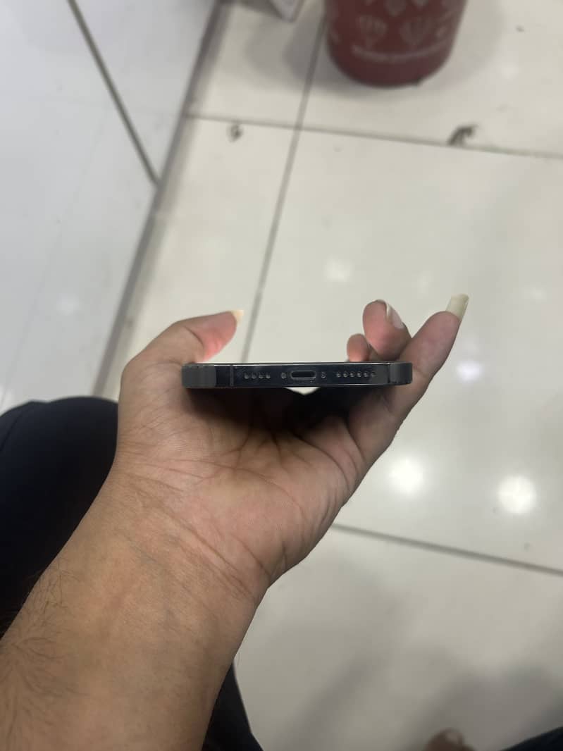 Apple iPhone 13 Pro Max 4