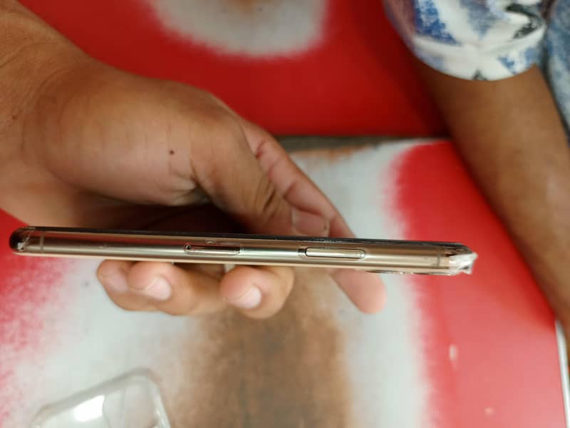 iphone 11 pro 4