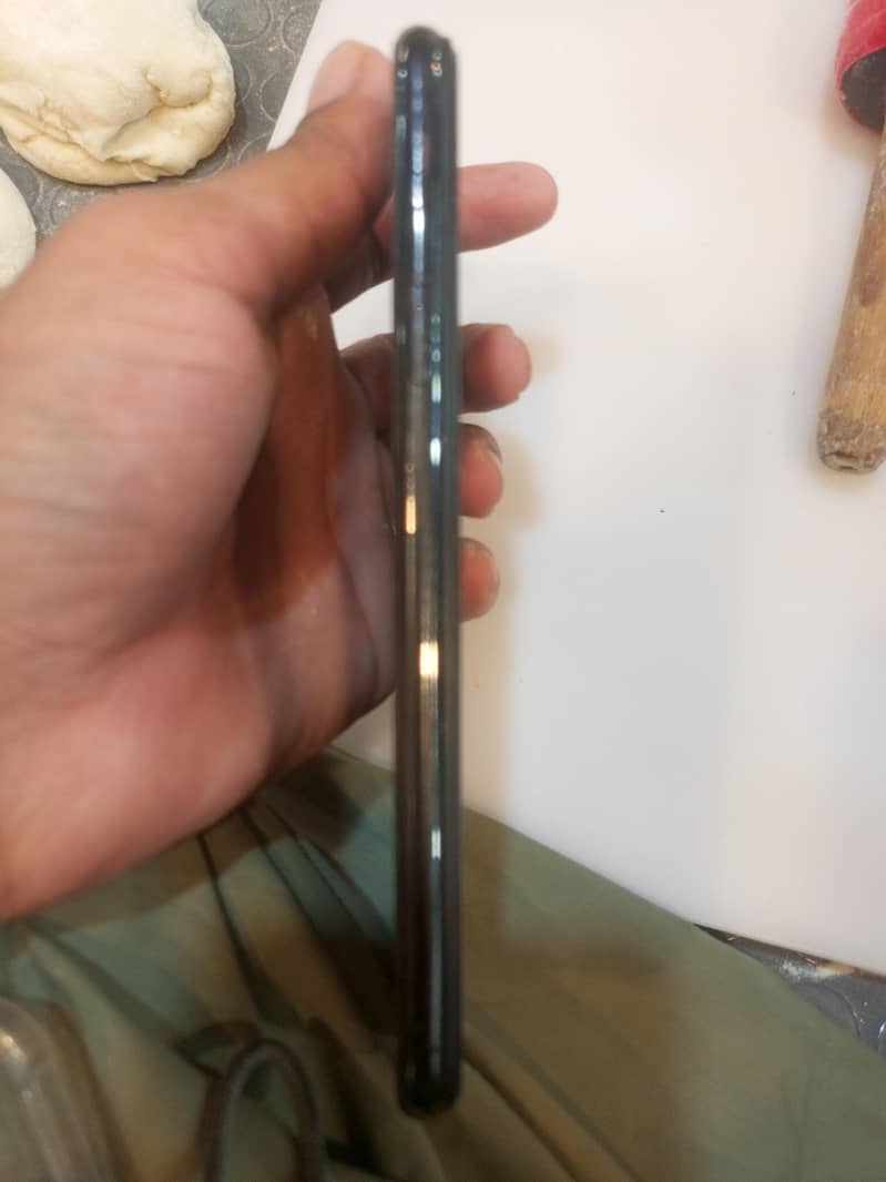 Apple iPhone XS Max 4