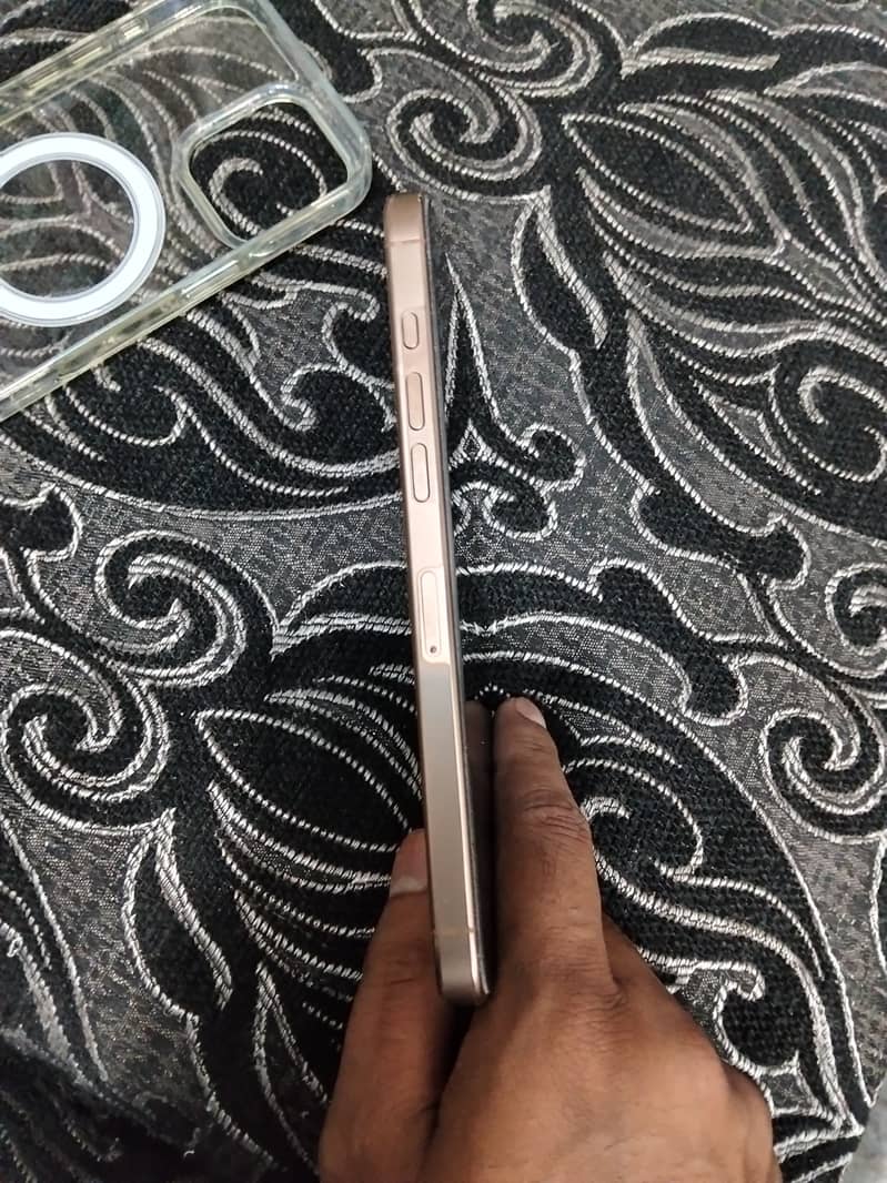 Apple iPhone 16 Pro Max 3