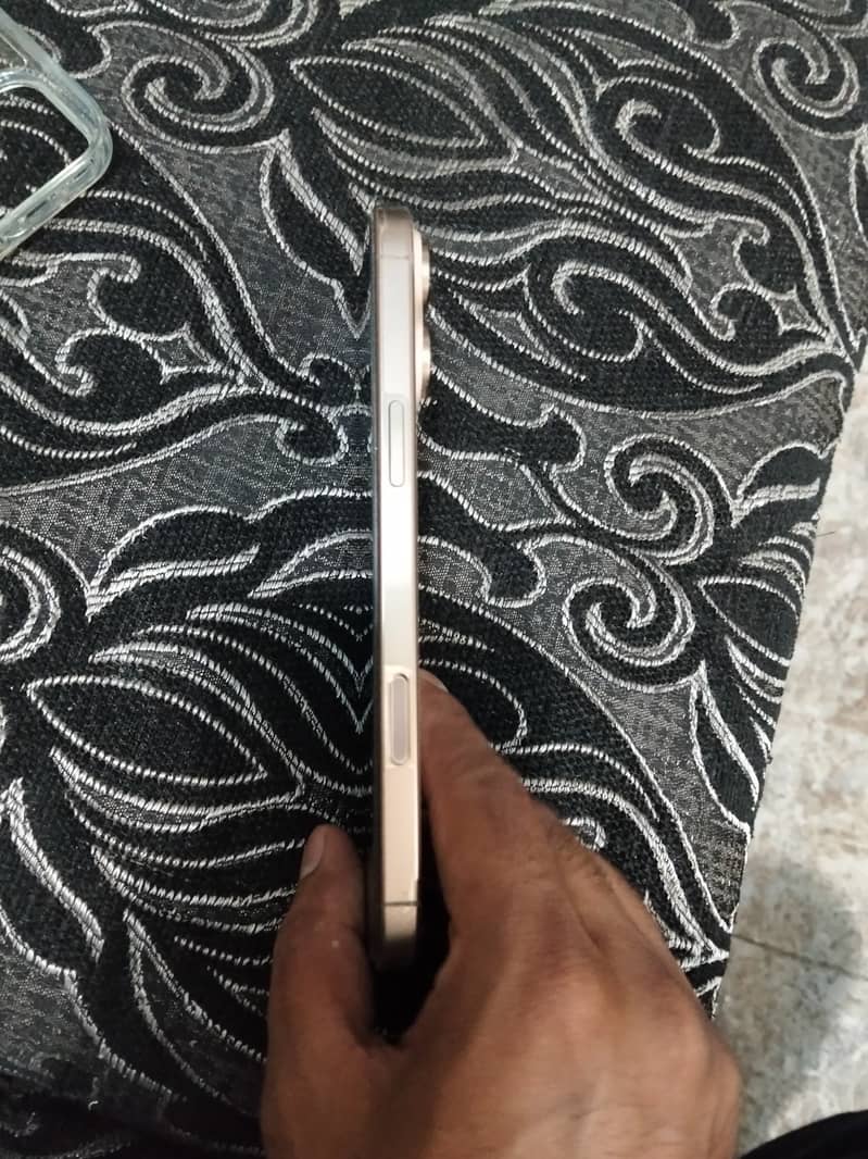 Apple iPhone 16 Pro Max 5