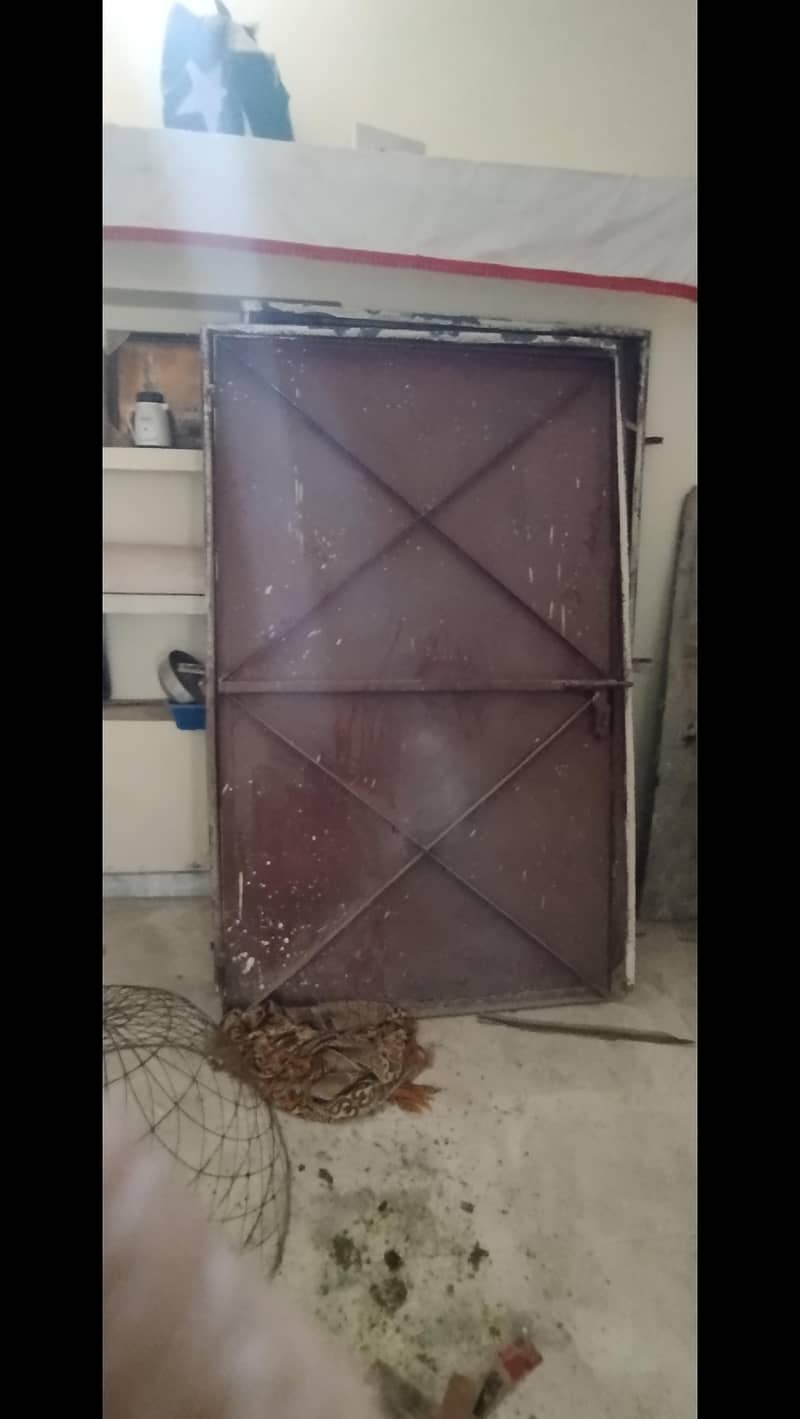 2 Door hai 0
