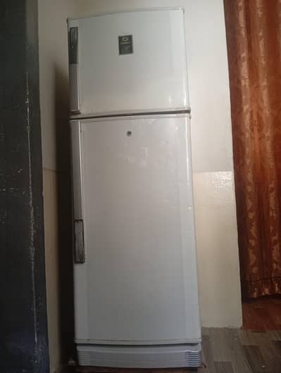 Dawlance Refrigerator ( Medium Size)