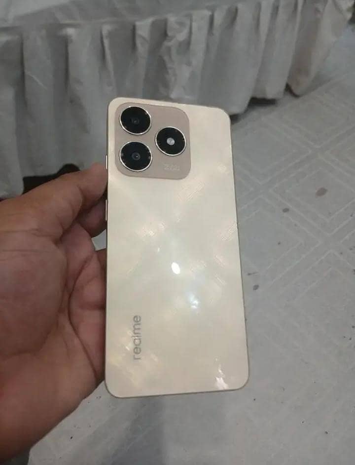 Realme C61 0