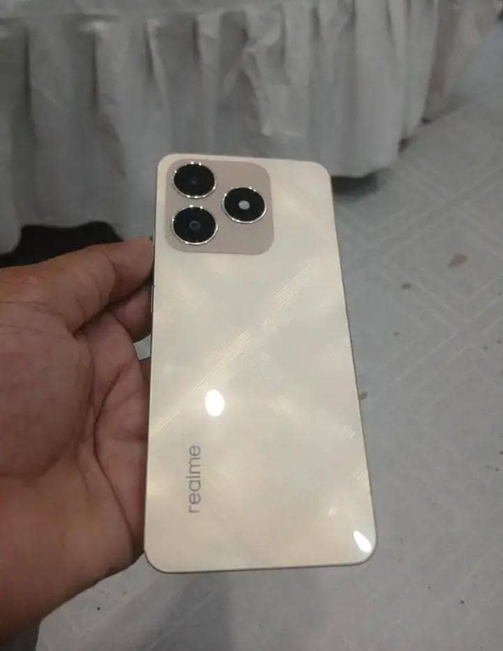 Realme C61 1