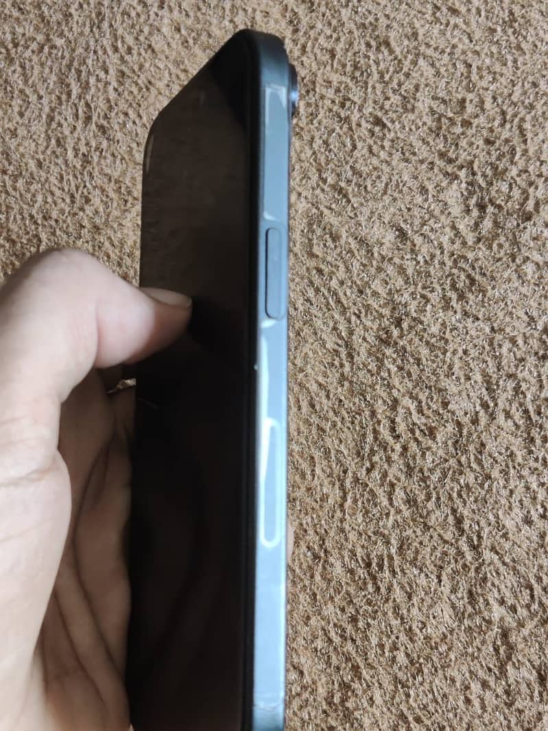 Apple iPhone 15 4