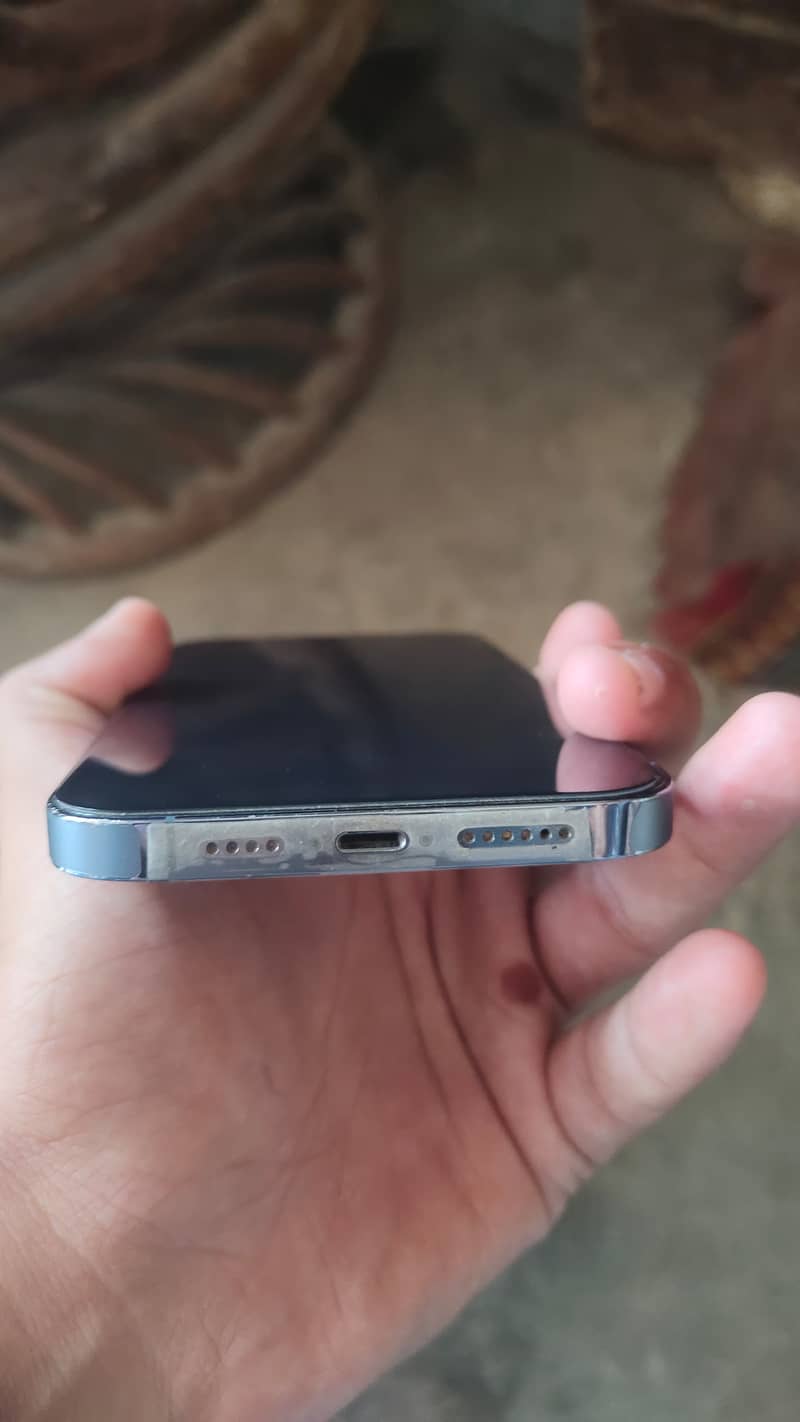 Apple iPhone 13 Pro Max 0