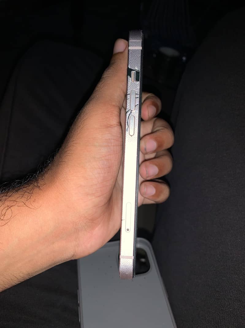 Apple iPhone 13 3