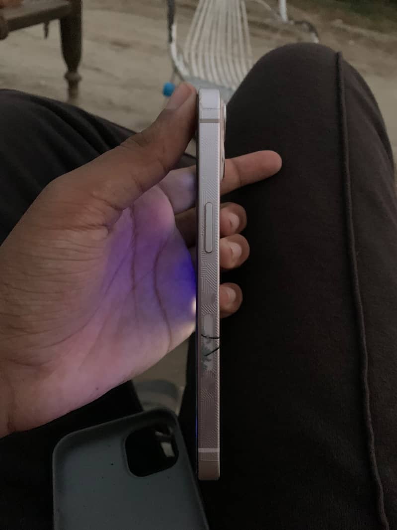 Apple iPhone 13 2