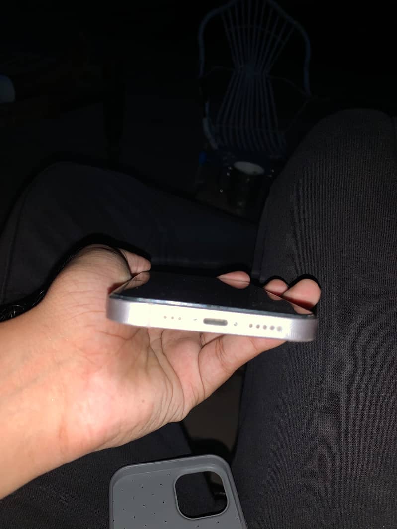 Apple iPhone 13 6