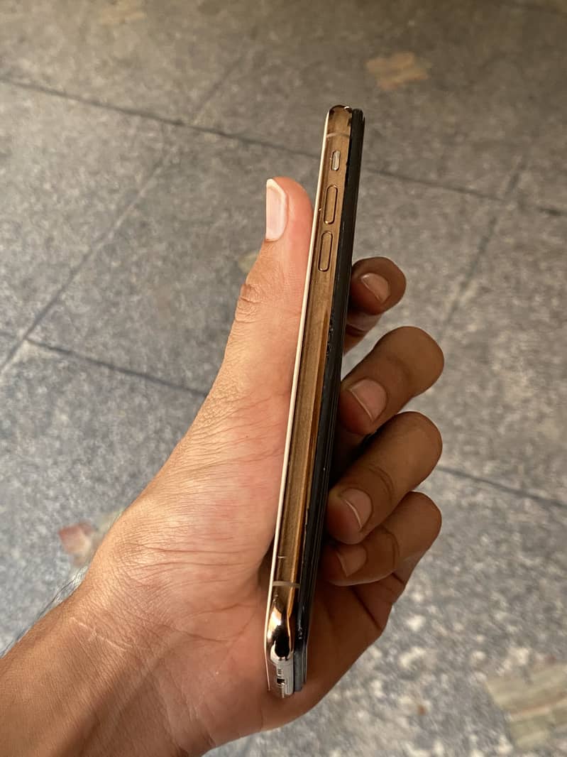 Apple iPhone XS 3