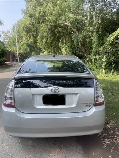 Toyota Prius registered and import in2013 and model2007 good condition
