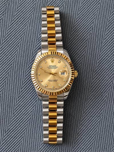 Beautiful Gold & Silver Watch | Good Condition 8/10 | Rs. 6000