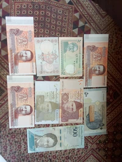 Foreign and Pakistani currency notes