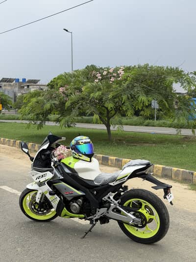 Yamaha R1M 400cc dual cylinder water cool engine
