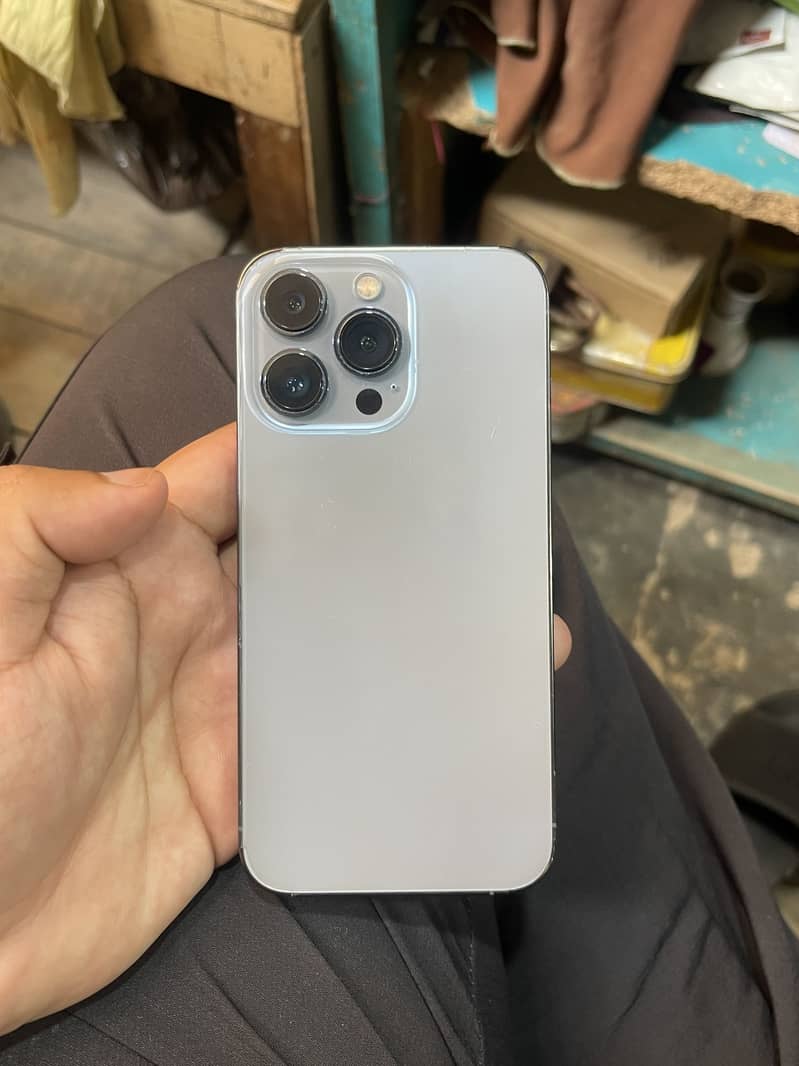 Apple iPhone 13 Pro 2