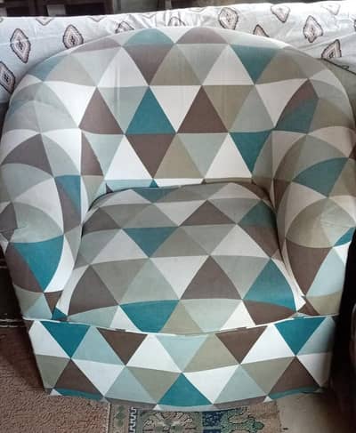 1+1+3 sofa set is for sale