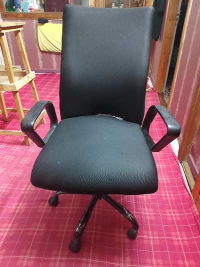 HIGH BACK OFFICE CHAIR. CONDITION 9/10