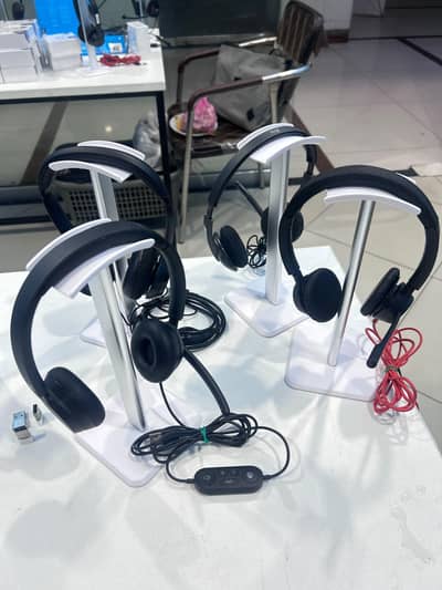 headphones and other it Equipments accessories available call center