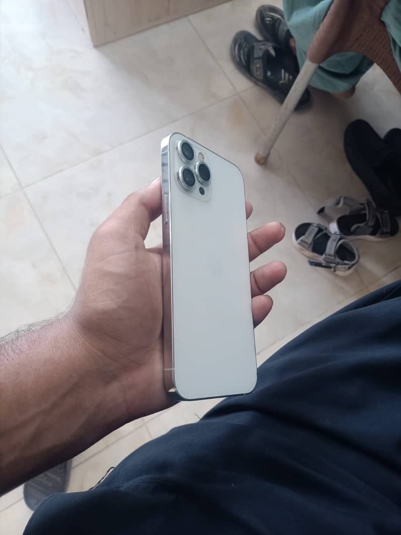 Apple iPhone 12 Pro Max 4