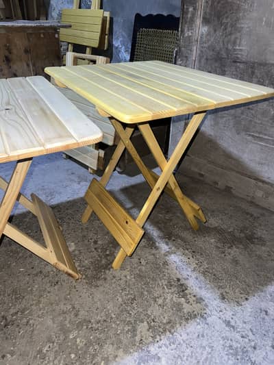 Folding tables of pure wood