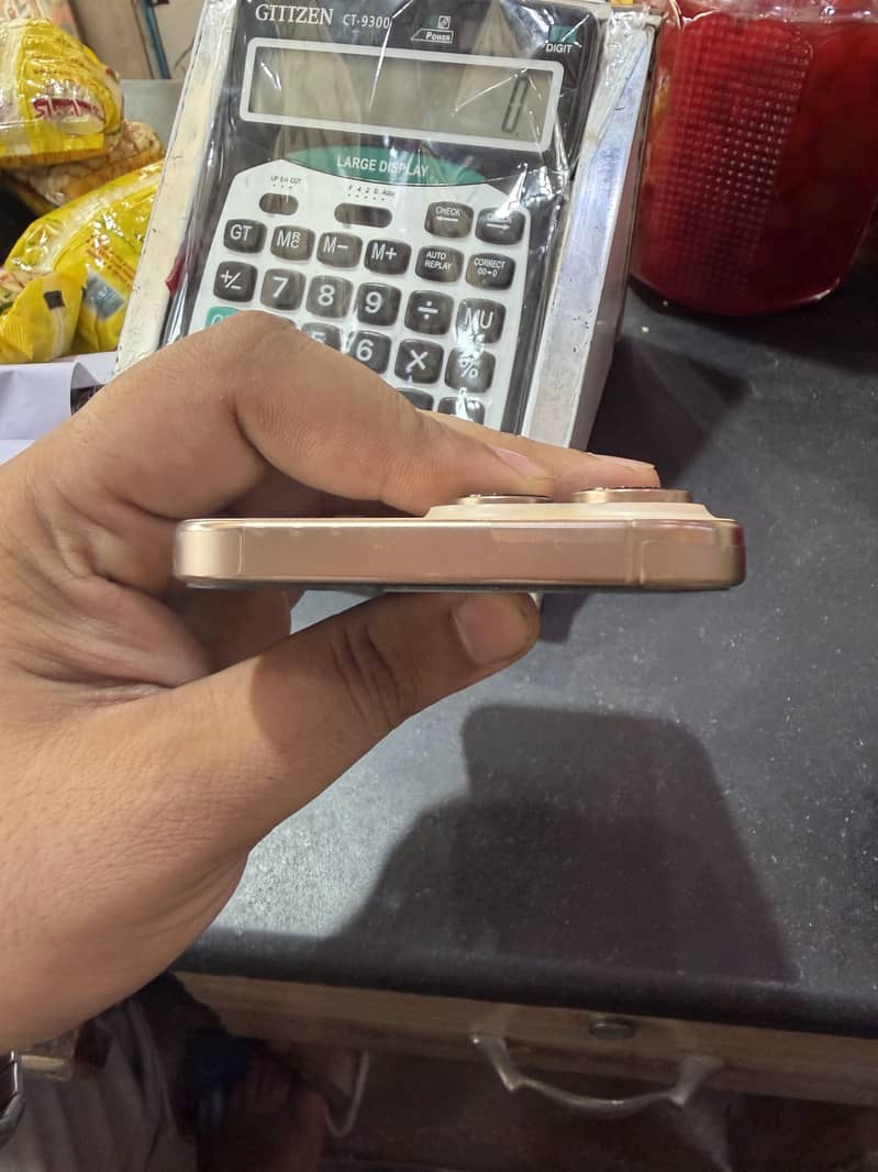 Apple iPhone 16 Pro Max 0