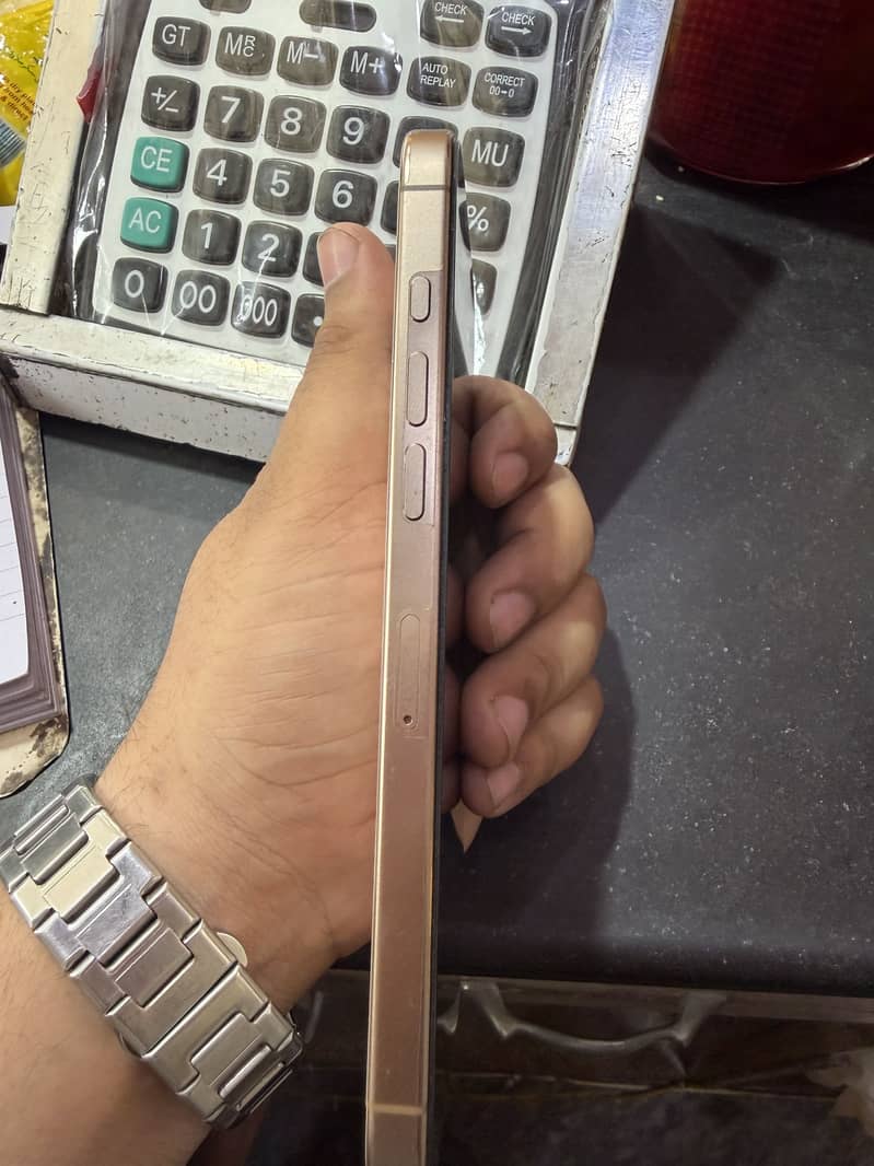 Apple iPhone 16 Pro Max 3