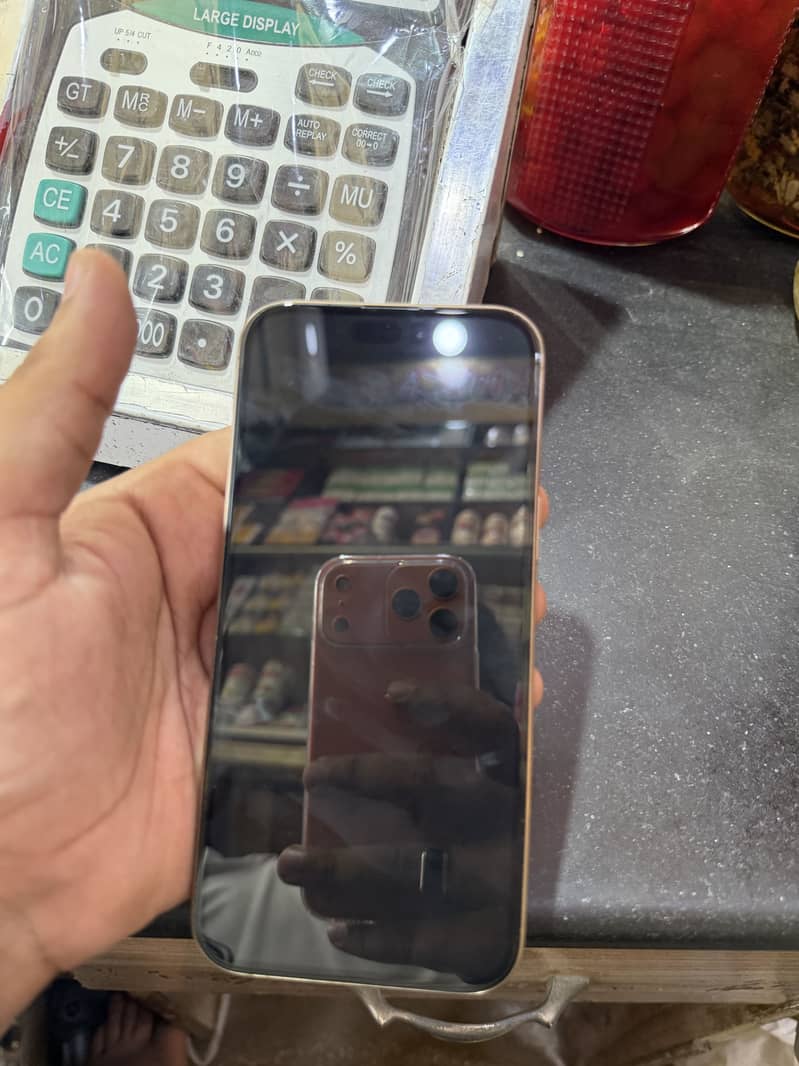 Apple iPhone 16 Pro Max 4