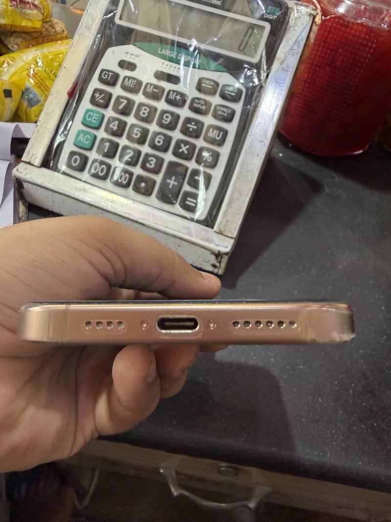 Apple iPhone 16 Pro Max 6
