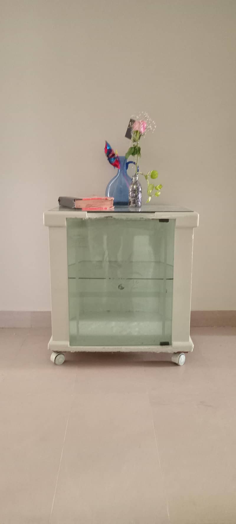 old tv trolley 0