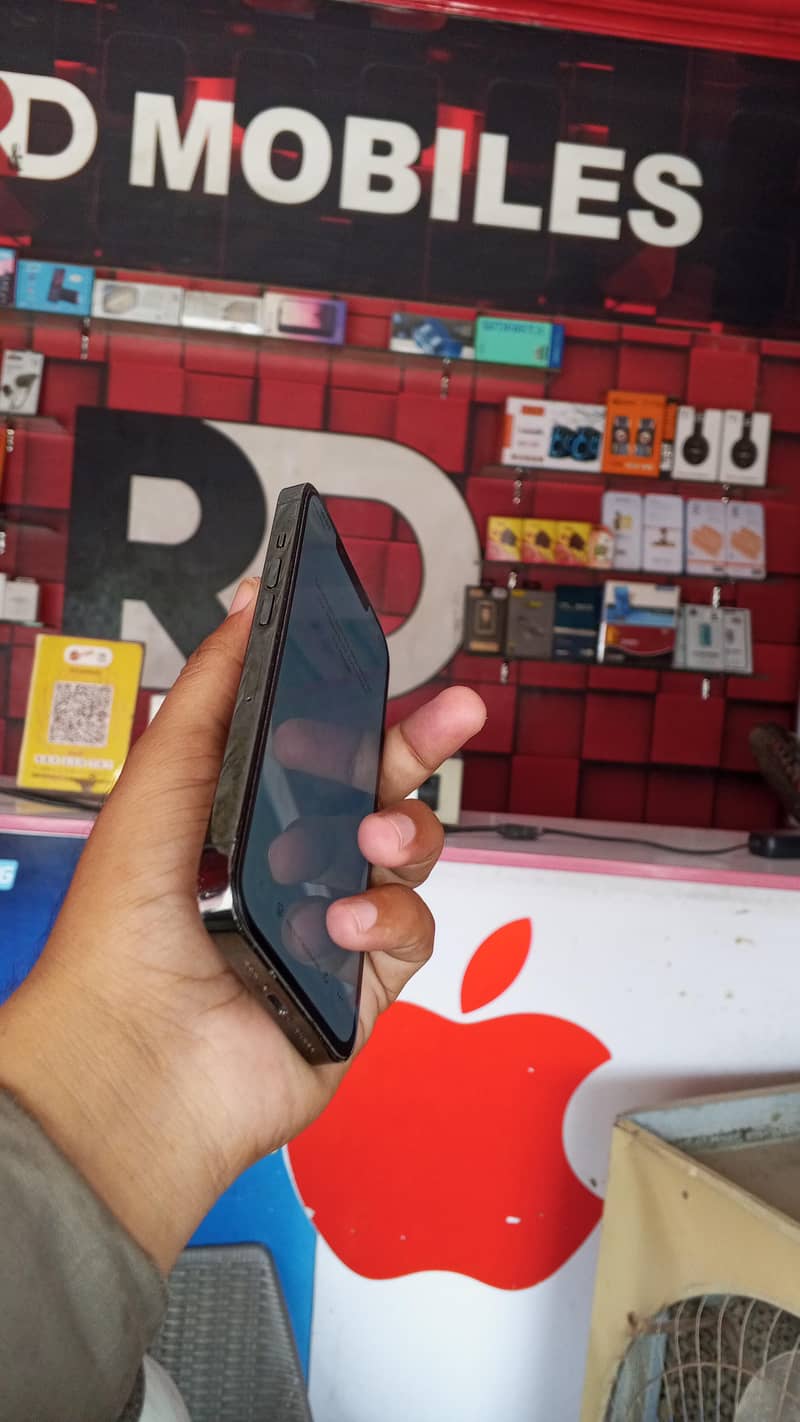 Apple iPhone 13 Pro 3