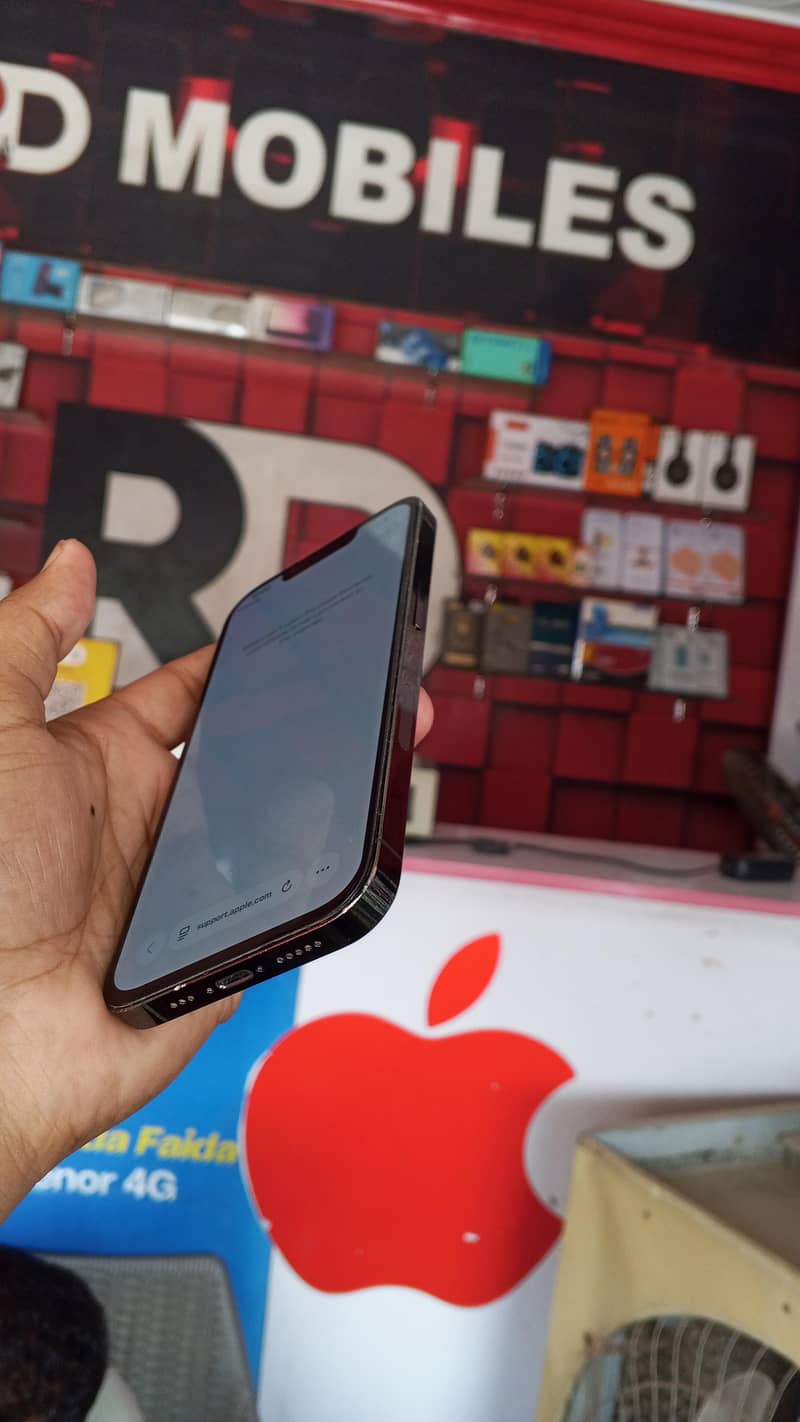 Apple iPhone 13 Pro 4