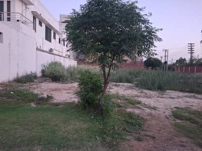 1 Kanal ideal location Plot For Built Home Near Park Mosque Market Plot For Sale