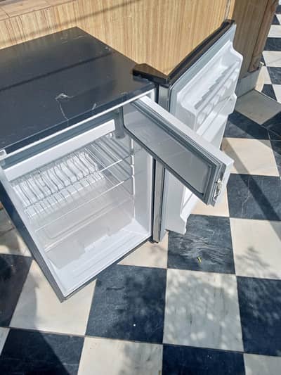 dawalnce frige for sale new condition 03025090192