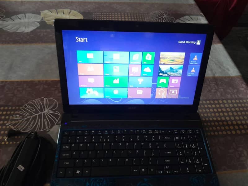 Intel core i3 Processor 8GB RAM/128 HDD 12