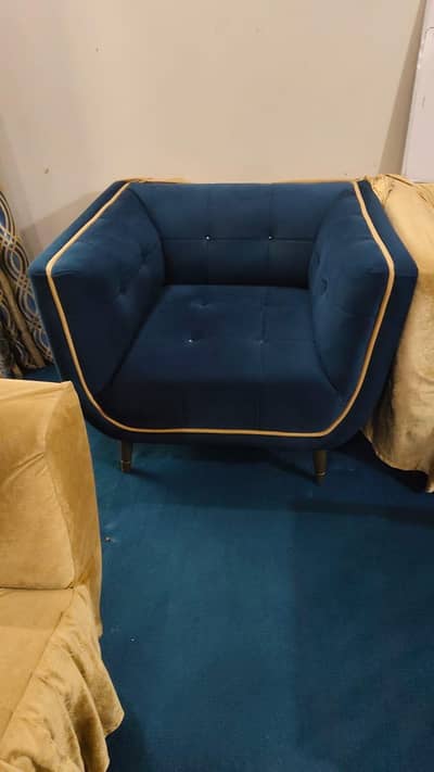 9 seater sofa condition like new.