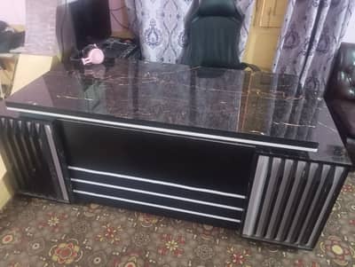 Executive office table for sale like new