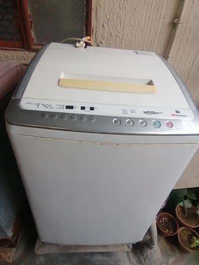 Dawlance automatic washing machine .