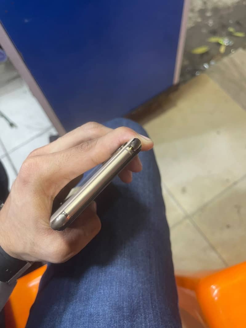 Apple iPhone XS Max 1
