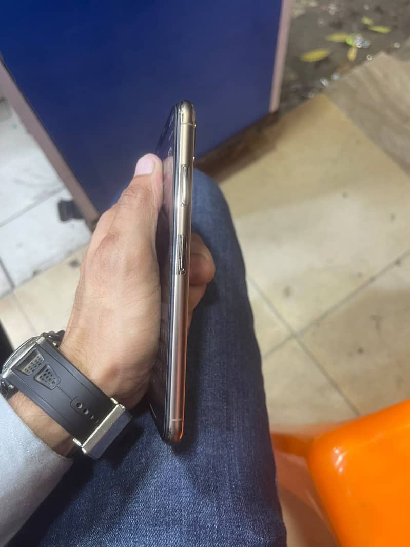 Apple iPhone XS Max 2