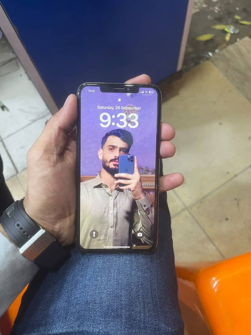 Apple iPhone XS Max 5