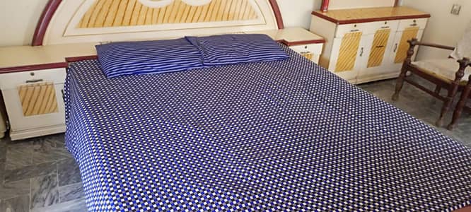king size bed dressing with Mattress
