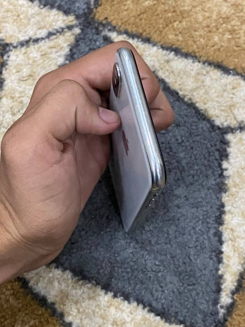 Apple iPhone X 3