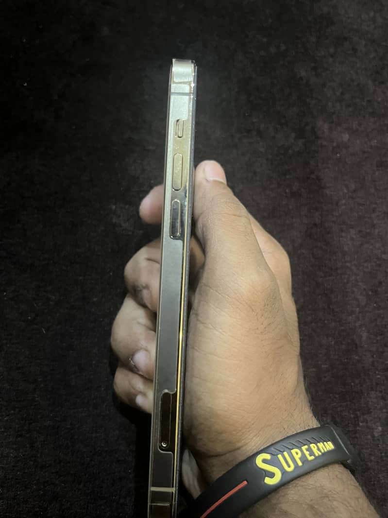 Apple iPhone 12 Pro 4
