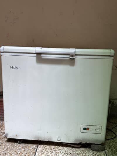 Deep FreezerDesign: White single-door cabinet