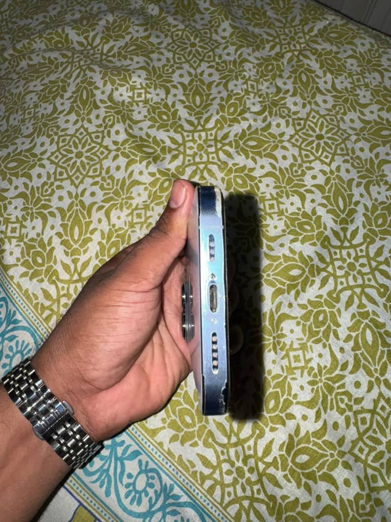 Apple iPhone 13 Pro 4
