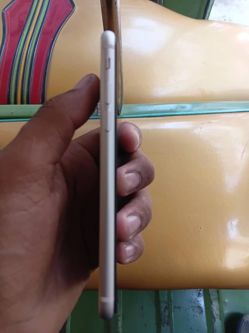 iPhone SE second generation 4