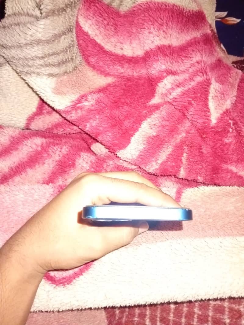 Apple iPhone 12 6